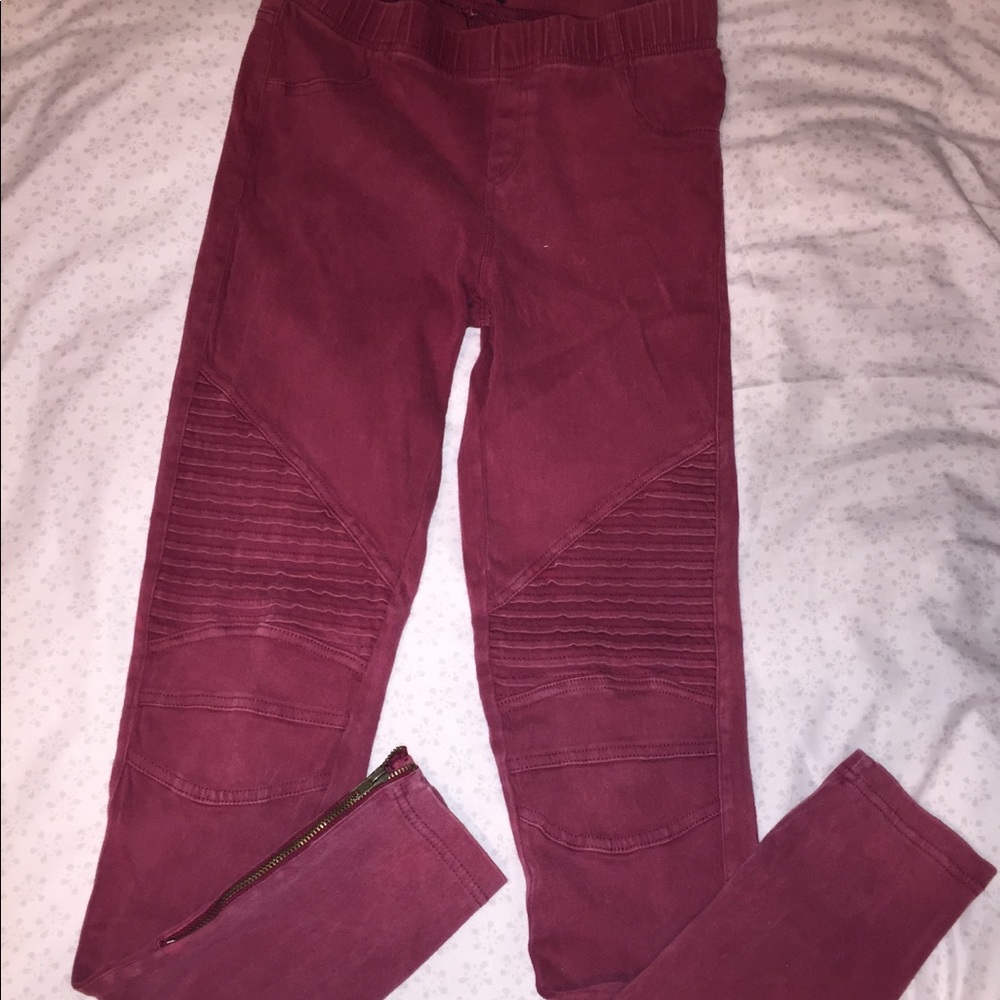Red motto leggings with side zipper